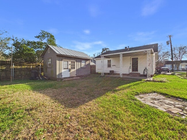 Building Photo - 714 St Thomas St