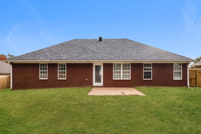 Building Photo - 97 Jadewood Dr