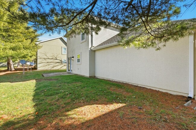 Building Photo - 421 S Village Cir