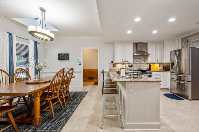 Building Photo - 29 Dean Rd SE