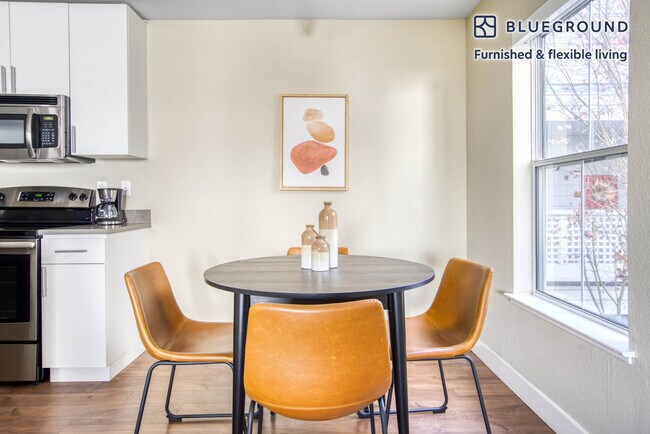 Building Photo - 801 Church St