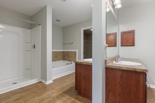 Building Photo - 2415 Bell Manor Dr SW