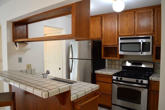 Building Photo - Charming Single-Level Condo in Mill Valley...