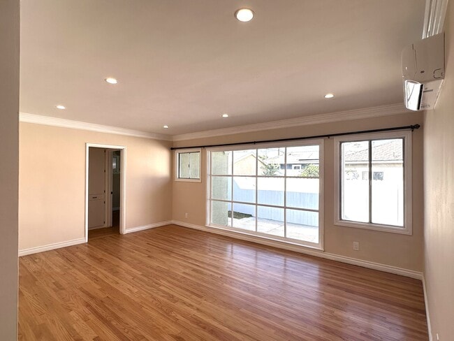 Living Room - 5639 E Spring St