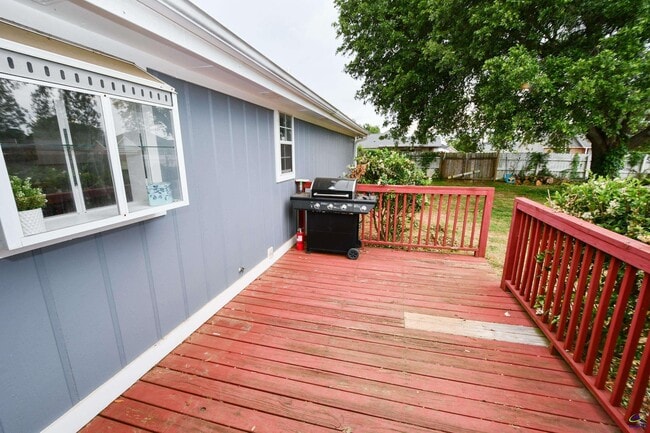 Building Photo - 107 Molland Dr