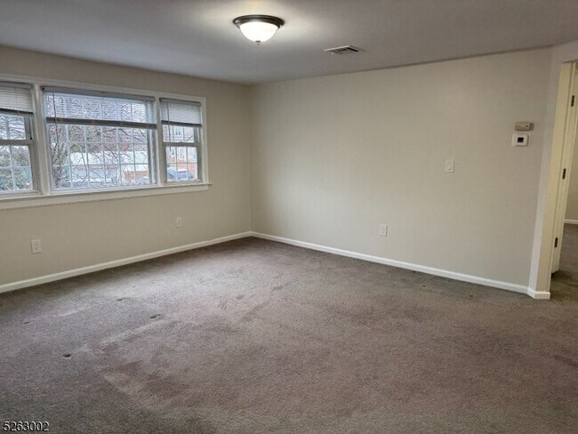 Building Photo - 42 Summit Ave