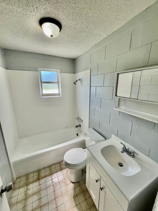 Building Photo - 516 Lowell St