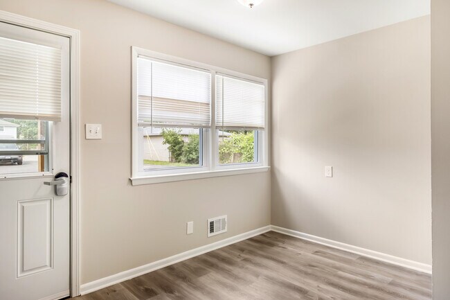 Building Photo - 147 S Grand Ave