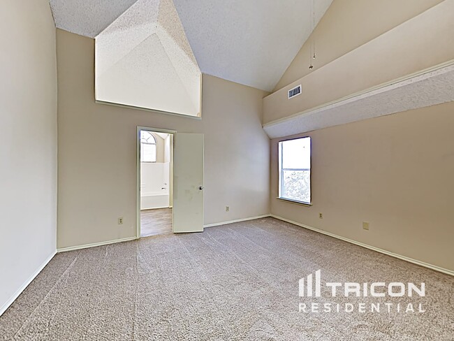 Building Photo - 3301 Plantation Ln