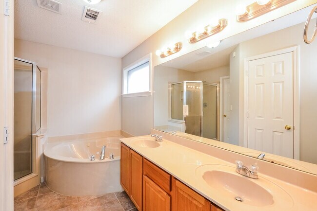 Building Photo - 6828 Shorey Ln