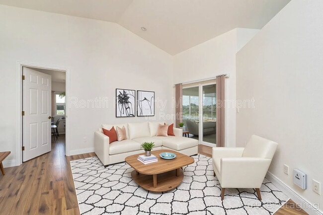 Building Photo - 304 NW 12th Ln