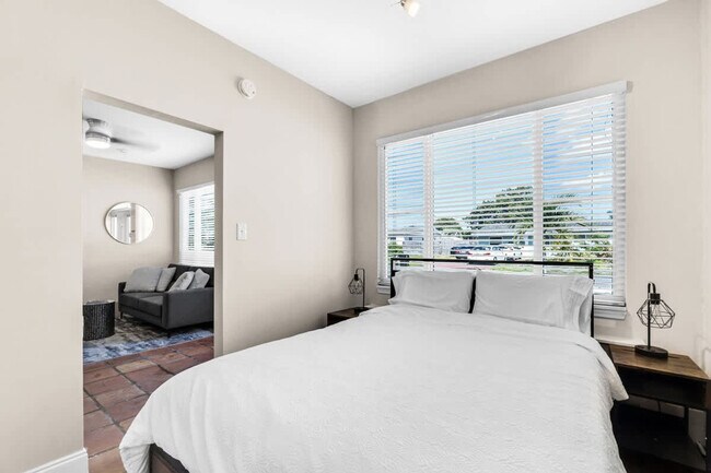 Building Photo - 3624 SW 22nd St