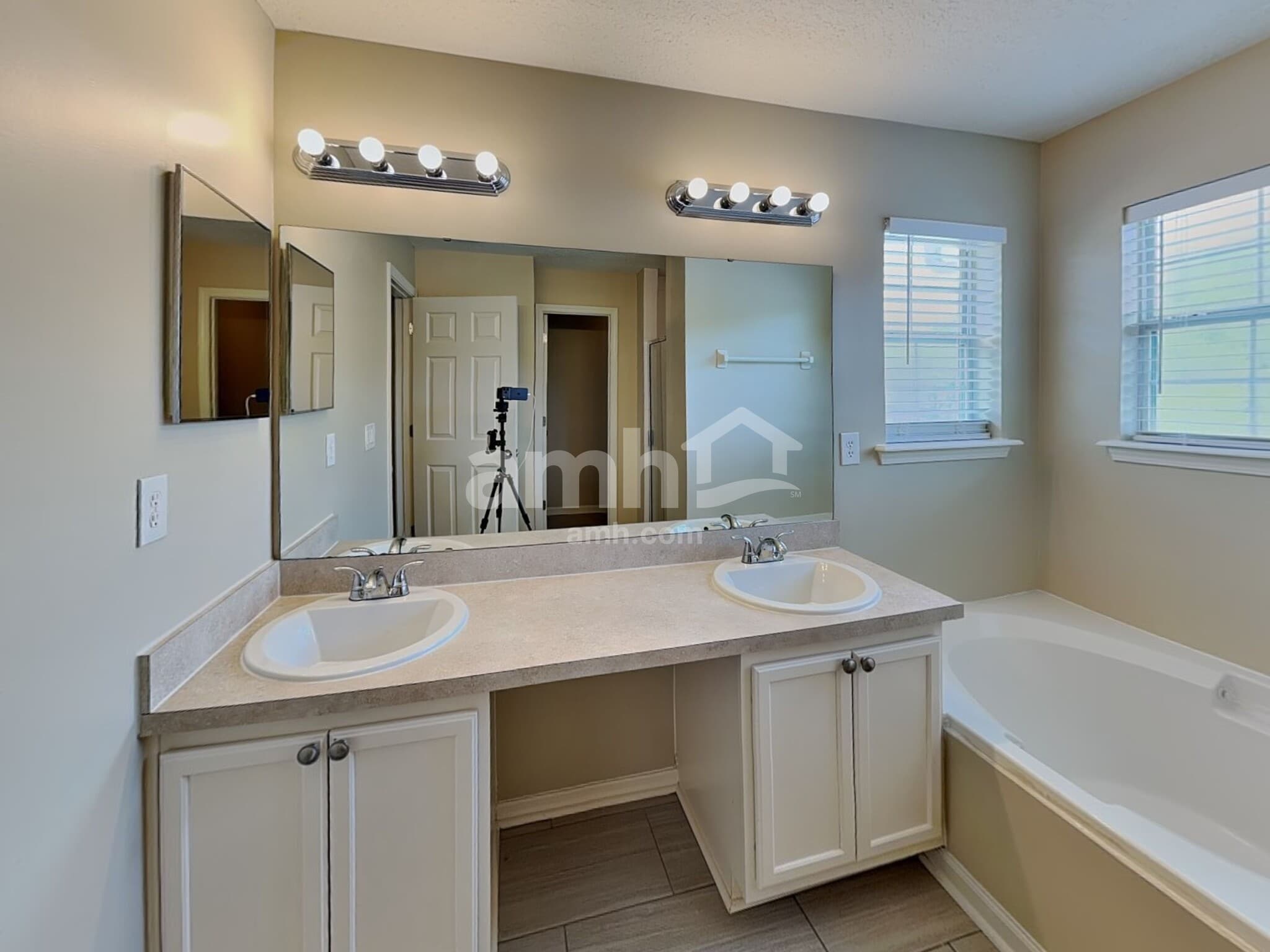 Building Photo - 3631 Silver Bluff Blvd