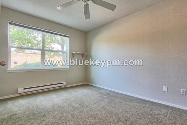 Building Photo - 3 Bed,2 Bath Townhome By the Columbia River in Northwynd Community