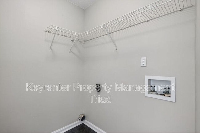 Building Photo - 701 Ashcroft Rd