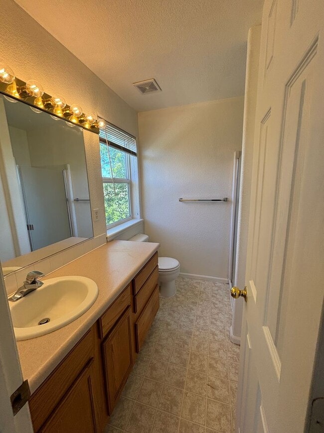 Building Photo - Rent Reduced! 3 Bedrooms, 2.5 Baths & a Layout Designed for Living