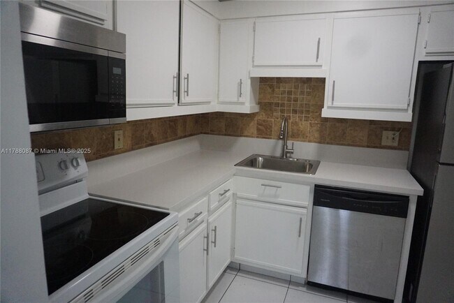 Building Photo - 8311 SW 142nd Ave