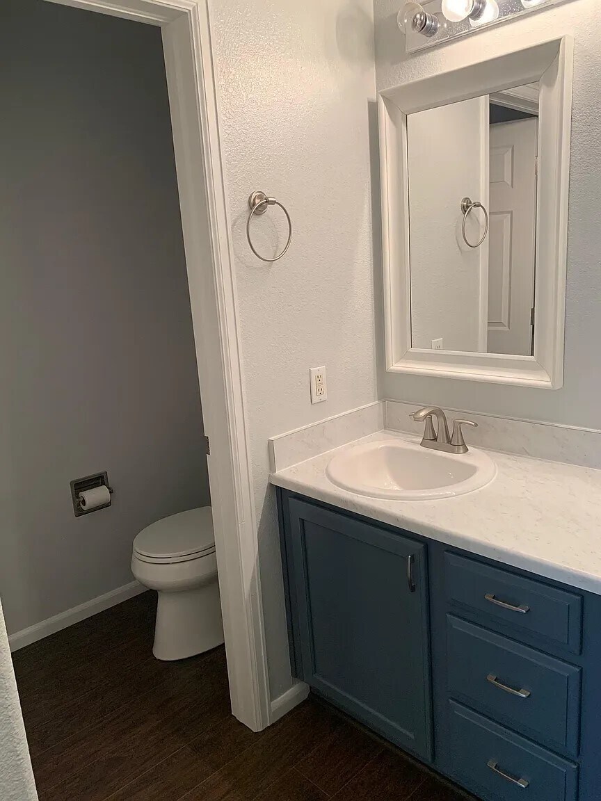 Building Photo - 1520 S Florence Way