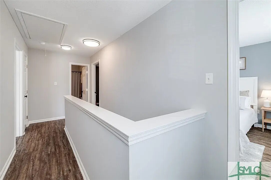 Building Photo - 165 Village Lake Dr