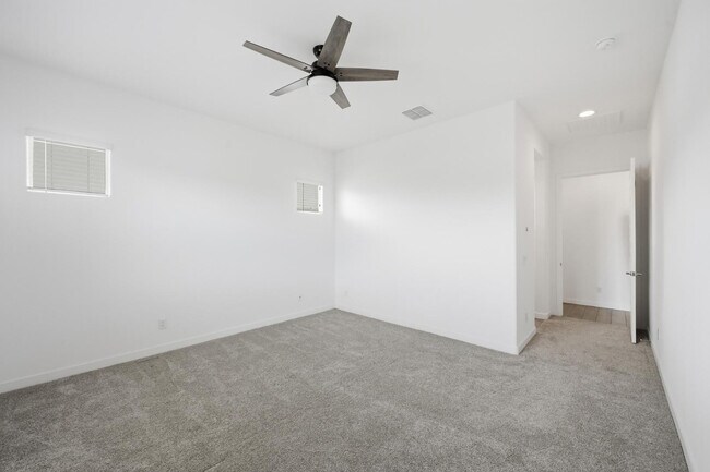 Building Photo - 4323 N 92nd Dr