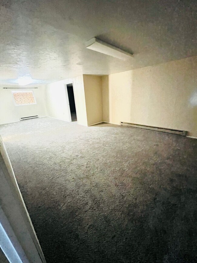 Building Photo - Beautiful 4 Bedroom 3-Bathroom Home