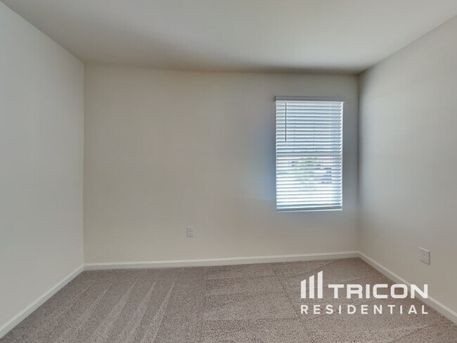 Building Photo - 204 Wild Daisy Wy