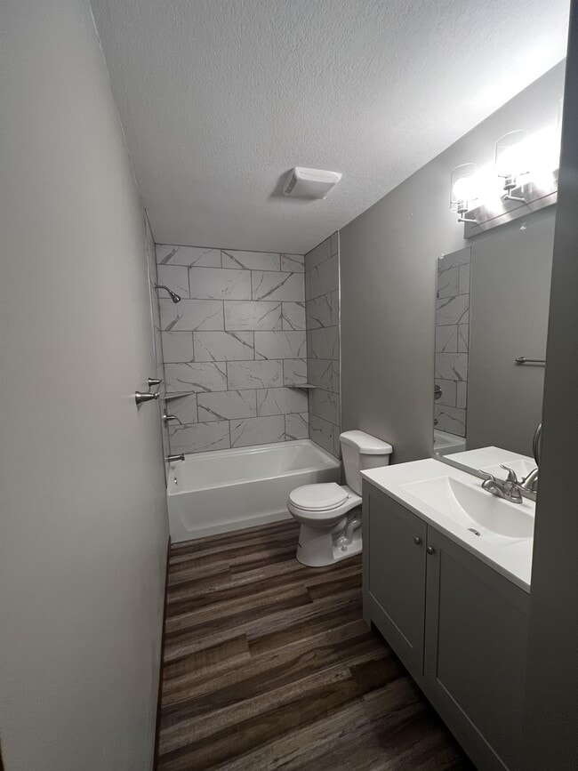 Building Photo - 2834 SE Glenside Ct