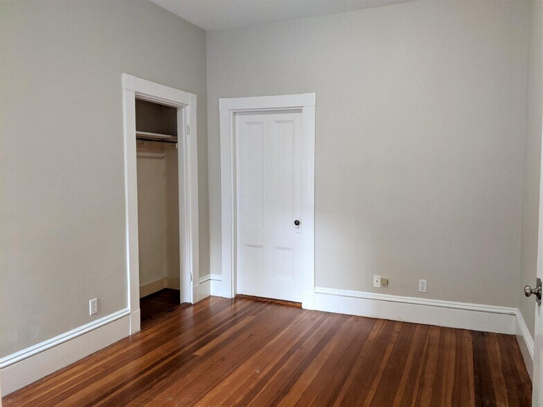 Building Photo - 16 Park Ave