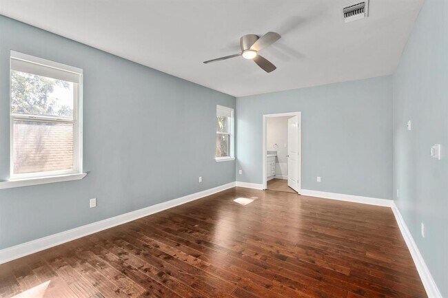 Building Photo - 2311 Santa Rita St