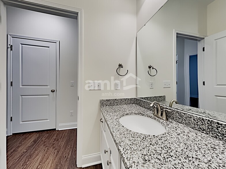 Building Photo - 406 Ronter Ct