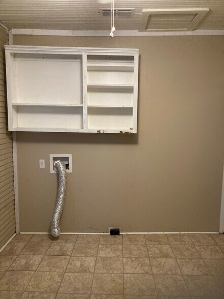 Building Photo - 710 Jeanette St