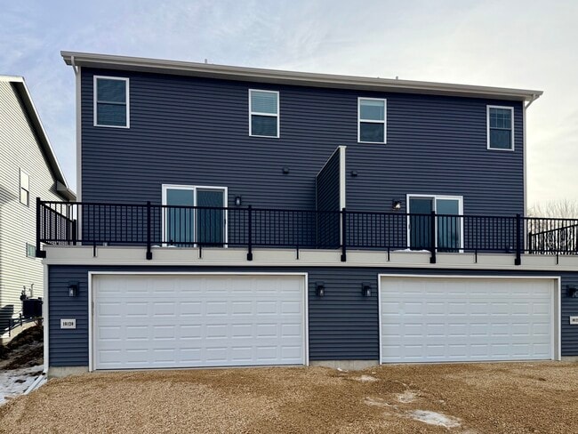 Building Photo - 10120 Mosaic Way