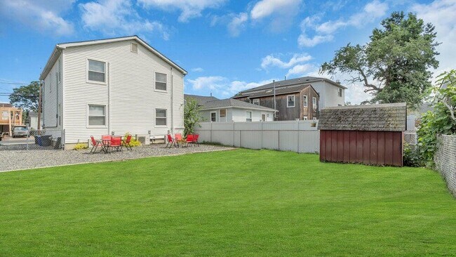 Building Photo - 1226 1/2 Briarwood Rd-