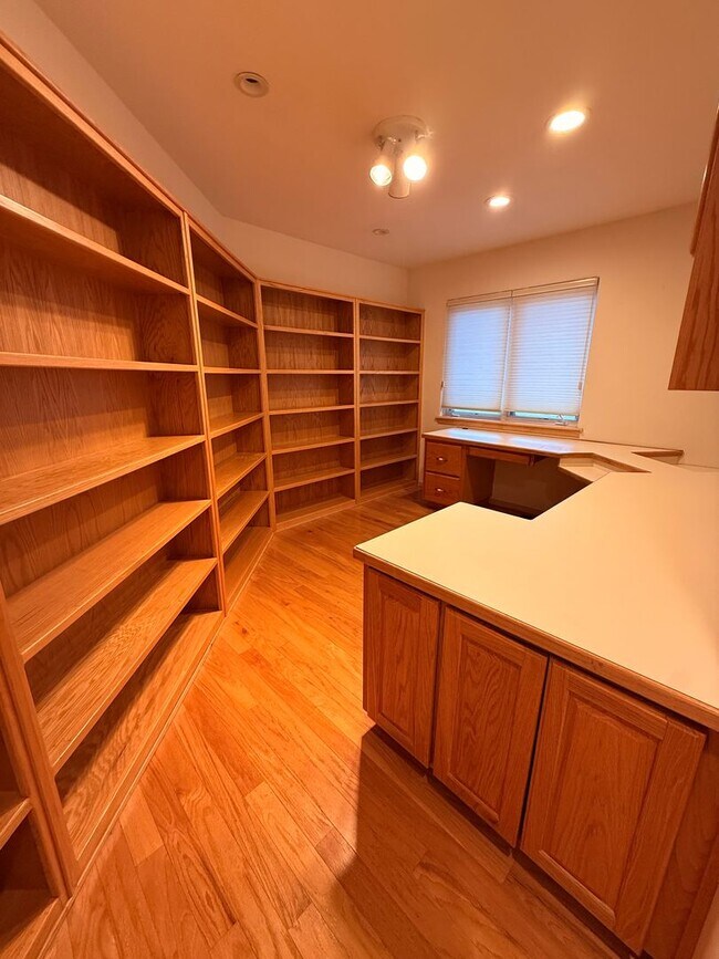 Building Photo - Gorgeous Flagstaff Rental