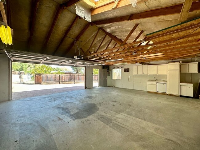 Building Photo - COMING SOON! AMAZING 3 Bedroom 3 Bathroom ...