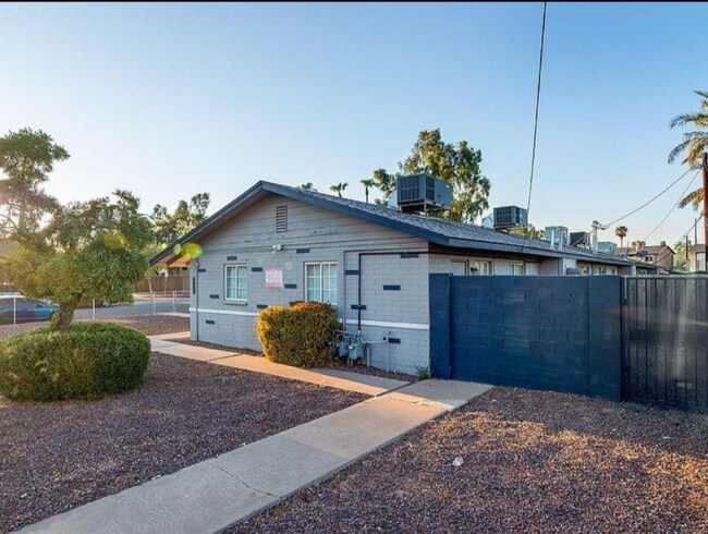Building Photo - 3002 E McKinley St