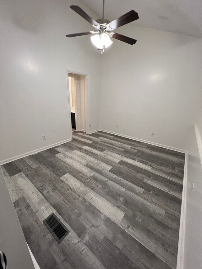 Building Photo - Spacious Unit at Crossland Downs (Across f...