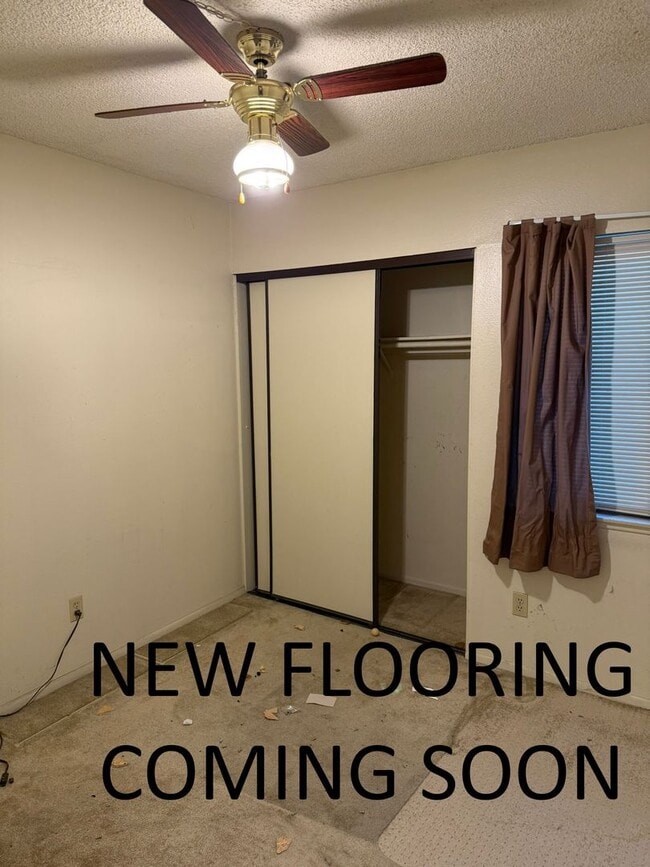 Building Photo - Great 3 bedroom / 2 bathroom Condo in Rive...