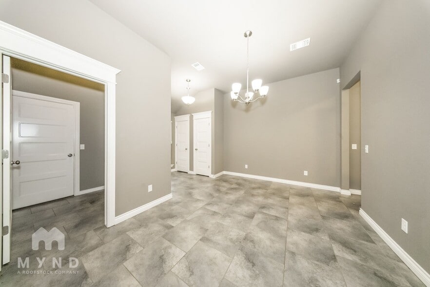 Building Photo - 1019 Merlin Dr