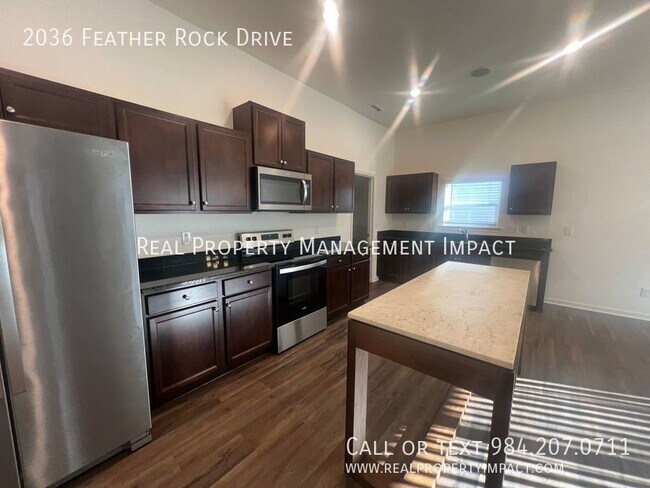 Building Photo - 2036 Feather Rock Dr