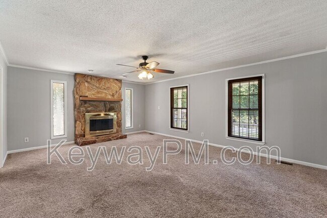 Building Photo - 255 Silver Maple Rd