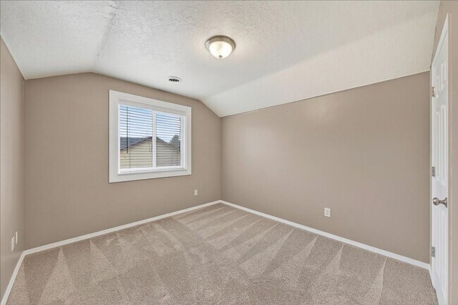 Building Photo - Beautiful NW Meridian Home with Privacy and Community Amenities