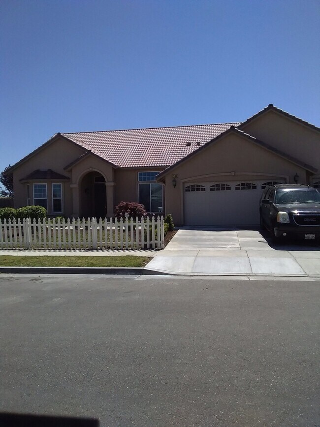 Building Photo - Coming Soon! 4-Bedroom, 2-Bathroom Home wi...