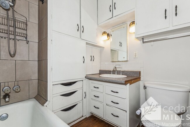 Building Photo - 130 S Charles St