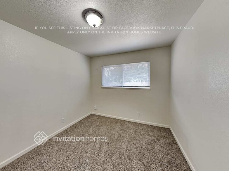 Building Photo - 10813 Oakton Way