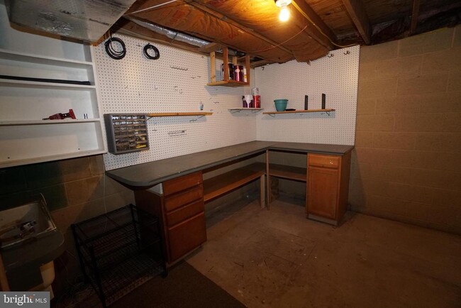 Building Photo - 915 Arch St