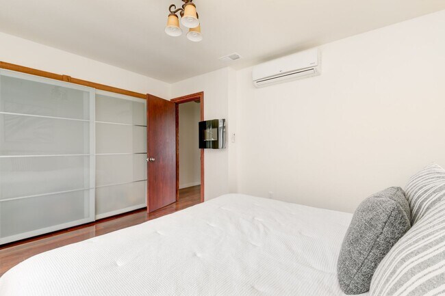 Building Photo - Vacation rental at the beach $2800... or long term $3200 + utilites