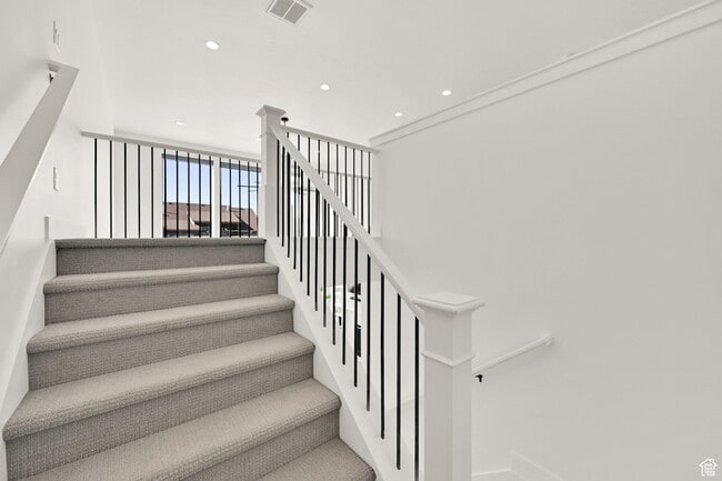 Building Photo - 943 S Candlelight Dr