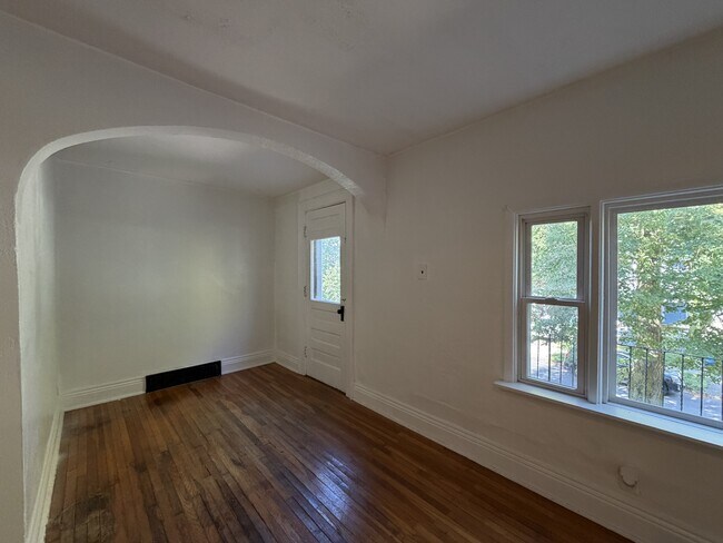 Building Photo - 364 Fargo Ave