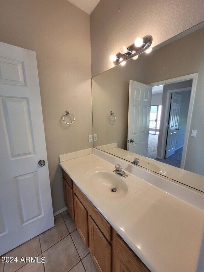 Building Photo - Quiet 2 bedroom condo in Fountain Hills!